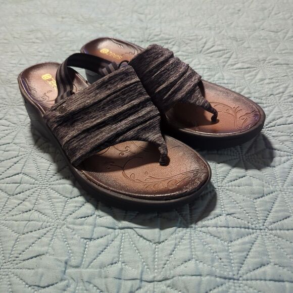 Bzees Shoes - BZees  "Dazzle" Thong Wedge Sandals Women's Size 8M Gray/Black Fabric Upper